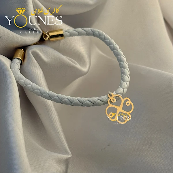 تصویر دوم دستبند چرم چهاربرگ طلا